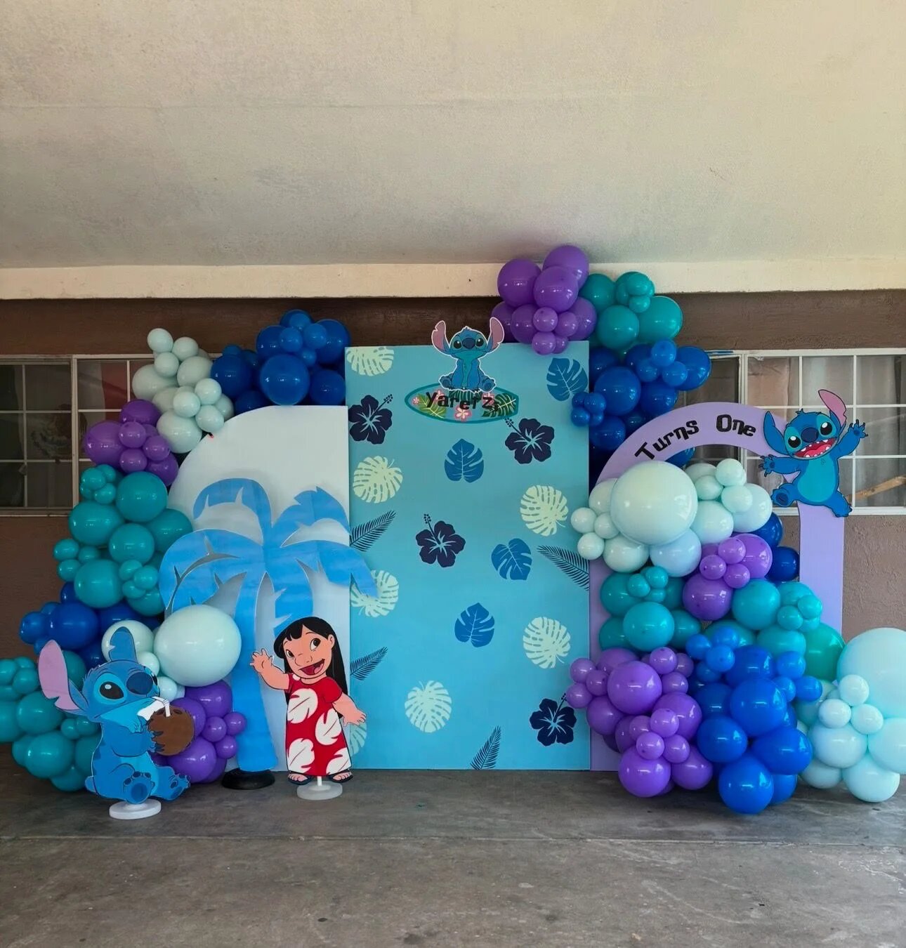 Blue balloon birthday setup